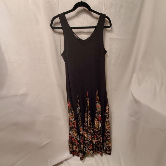 Pyramid Collection Arwen black floral maxi dress - Picture 3 of 5